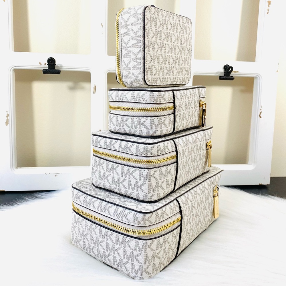 Michael Kors Travel Cubes & Jewelry Case Set - Picture 4 of 15